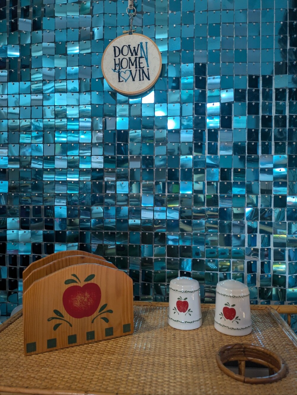 90s Kitchen - Napkin Holder & S+P Shakers